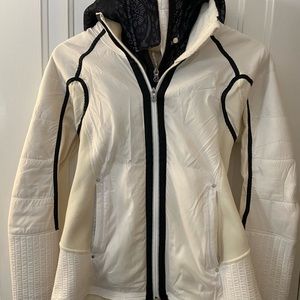 Lululemon bundle up running jacket, size 6, excellent condition